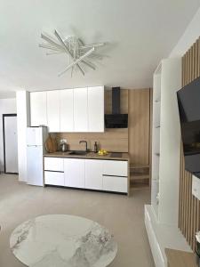 Sabbia DOro Modern Apartment with Pool & Beach