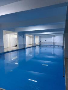 Elegant 1BR with Pool & Gym Near Junction Mall