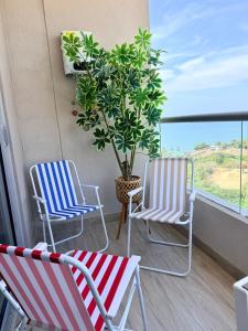 Loft with ocean views 1 min to beach pools