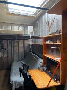 Off-grid Container by the Bay