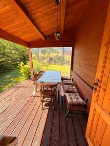 Chatka pod skalou
