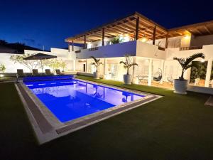 Villa Dédalos - Spacious Luxury Villa with Private Pool in Puerto Calero