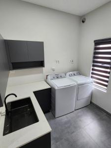 Island Vibes Villa - Modern Living In The Islands