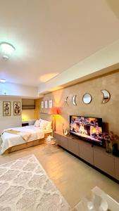 Condo in Manhattan Plaza Tower 1 with Parking Slot
