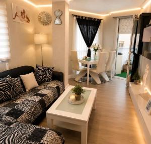 Modern apartment with jacuzzi and city view, Almería, 80 m²