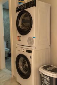 Blue Wave 2BR Apartment- Triple Swimming pool