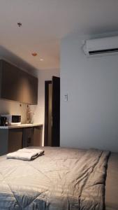 Azure Suites Apartment Batam - AOSIS Room