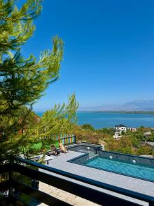 Lakeside Villas & Jacuzzi Suites