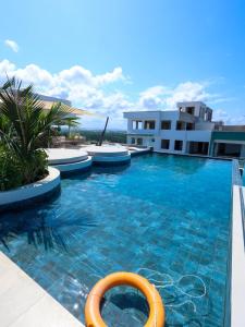 Luxury Studio with amazing Rooftop pool near the beach