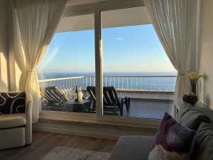 Axenic Getaway - Duplex, Sleeps 6, 3 Bedrooms, 2 Bathrooms, Panoramic Ocean View, Rooftop Terrace