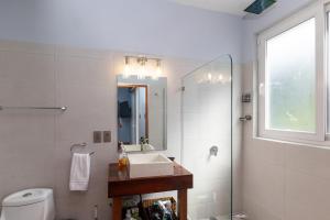 Villa with separate guest house, pool, concierge