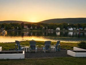 Bailey House Inn - Georgian Waterfront Retreat