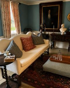Bailey House Inn - Georgian Waterfront Retreat