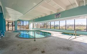 Beachfront Bliss 3BR Oceanfront Condo with Pool and Hot Tub