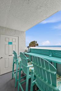 Beachfront Bliss 3BR Oceanfront Condo with Pool and Hot Tub