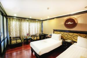 Halong Star Night Cruise