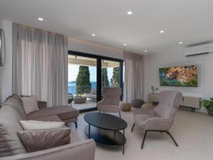 Lux Villa Mariva - Five bedroom Villa with pool