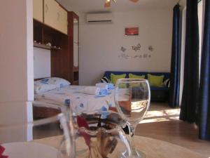One-Bedroom Apartment with Terace with Sea View