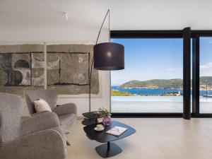 Breathtaking Villa Vis Five Bedroom Villa with the Pool