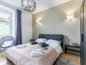 Classic One Bedroom Apartment with Sea View