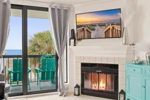 Beachfront Bliss 3BR Oceanfront Condo with Pool and Hot Tub