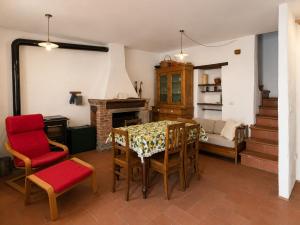 4-Person Mountain Lodge near Lake Maggiore