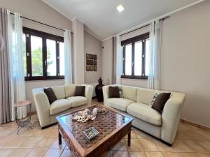 Charming Villa with Shared Pool near Castellammare del Golfo
