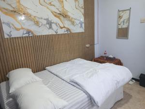 River cliff guest house