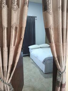 River cliff guest house