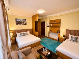 Chautara Restro & Inn
