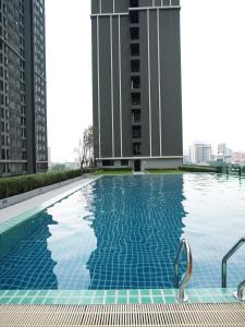 Modern 1BR Walk to Bang Na BTS
