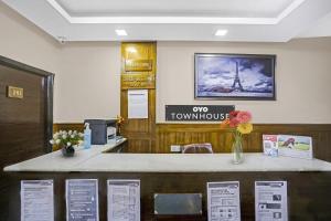 OYO Townhouse Garg Inn Home