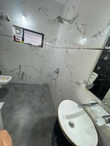 Luxury Apartment Near Ravinagar Square