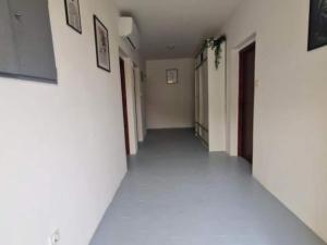 Three Bedroom Apartment With Balcony And Sea View