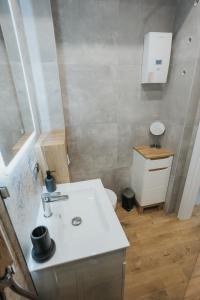 Connecta Apartament in City Center with AC