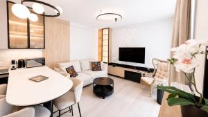 Golden Blossom by Galeria Kazimierz Terrace & AC