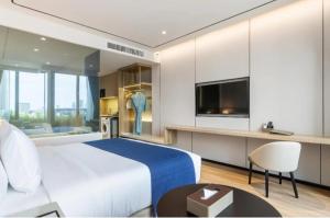 The-Enclave Stayz Near IGI Airport New Delhi