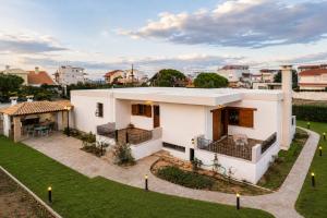 Beachside Villa Maistralli - 50m from the Sea