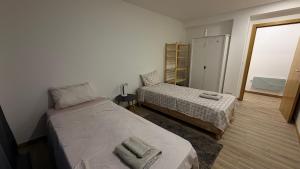 Quarto com 2 camas no centro de Viseu