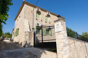 Dervisia Stonehouse 4