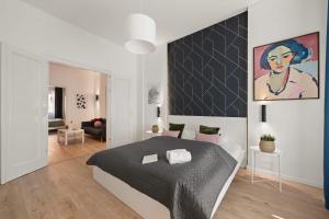 Chic 2BR Loft Steps from Great Synagogue Budapest
