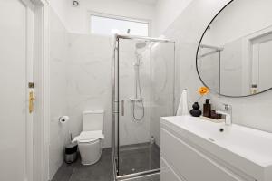 Chic 2BR Loft Steps from Great Synagogue Budapest