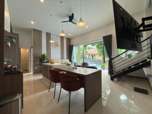 Best Location 3BR Private Pool Villa with PS5