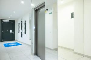 Elegant One-Bedroom Apartment with Private Terrace- steps from Basilica del Santo