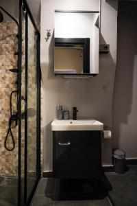 Mercan Apartments Balat - Mirror Niche Room