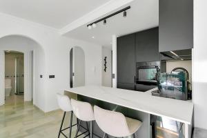 Modern Sea View Apt with Splash Pool in Calahonda