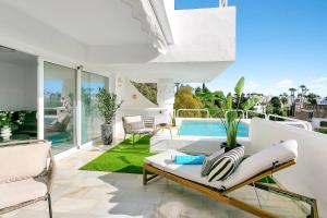 Modern Sea View Apt with Splash Pool in Calahonda