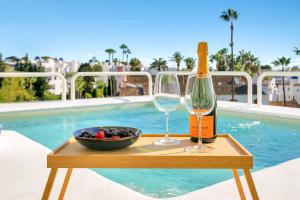 Modern Sea View Apt with Splash Pool in Calahonda