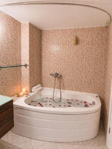 Mēne - Athens City Center Apartment with Jacuzzi