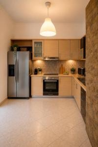 Mēne - Athens City Center Apartment with Jacuzzi